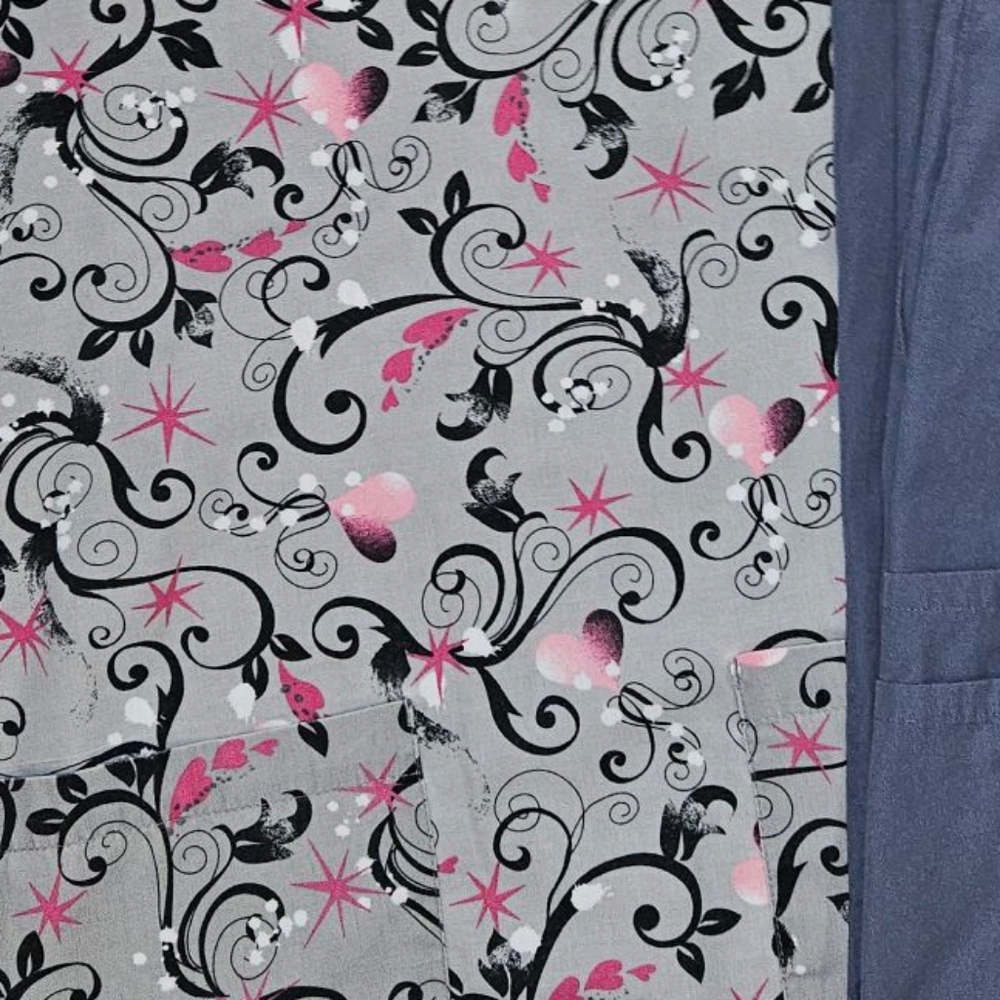 Hearts Scrub Set - Picture 2 of 2